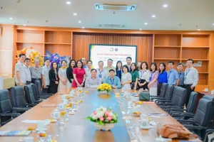 Lãnh đạo Trường ĐH Kiên Giang và Trường Đại học Khánh Hòa ký kết Biên bản ghi nhớ hợp tác. Ảnh: Như Ý.