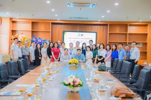 Lãnh đạo Trường ĐH Kiên Giang và Trường Đại học Khánh Hòa ký kết Biên bản ghi nhớ hợp tác. Ảnh: Như Ý.