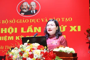 Giám đốc Sở GD&ĐT Hà Tĩnh Nguyễn Thị Nguyệt được bầu giữ chức Phó Chủ tịch UBND tỉnh Hà Tĩnh.