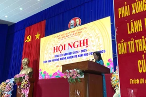 Bà La Thị Thúy, Giám đốc Sở GD&ĐT tỉnh Vĩnh Long phát biểu tại Hội nghị. Ảnh: Tuyết Khoa.