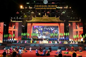 Khai mạc Lễ hội Oóc Om Bóc - Đua ghe Ngo TP Cần Thơ năm 2025.