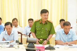 Đại tá Lê Đức Bảy, Phó Giám đốc Công an TP Cần Thơ, thông tin vụ việc tại cuộc họp.
