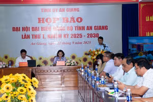Quang cảnh buổi Họp báo.