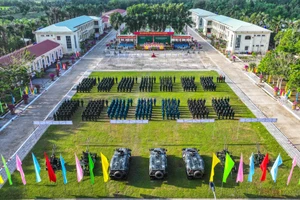 Lễ ra quân tạo khí thế thi đua, động viên cán bộ, chiến sĩ.