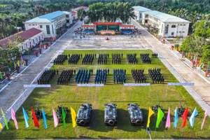 Lễ ra quân tạo khí thế thi đua, động viên cán bộ, chiến sĩ.