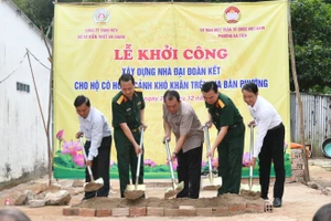 Bộ Chỉ huy Quân sự tỉnh An Giang cùng cấp ủy, chính quyền địa phương thực hiện nghi thức khởi công.