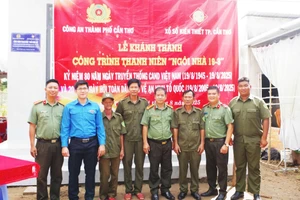 Lễ Khánh thành và bàn giao “Ngôi nhà 19/8” tại Cần Thơ. Ảnh: Công an Cần Thơ.