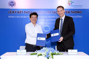 Trung tâm Truyền thông - Giáo dục Sức khỏe Trung ương, Bộ Y tế và Công ty FrieslandCampina Việt Nam, nhãn hàng sữa Dutch Lady, ký kết hợp tác nâng cao nhận thức về tầm quan trọng của vi chất dinh dưỡng cho trẻ em.