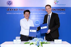 Trung tâm Truyền thông - Giáo dục Sức khỏe Trung ương, Bộ Y tế và Công ty FrieslandCampina Việt Nam, nhãn hàng sữa Dutch Lady, ký kết hợp tác nâng cao nhận thức về tầm quan trọng của vi chất dinh dưỡng cho trẻ em.