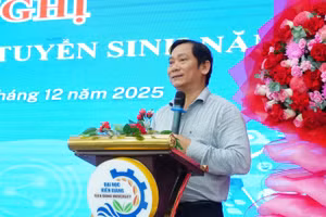TS Nguyễn Văn Thành, Hiệu trưởng Trường Đại học Kiên Giang phát biểu tại hội nghị.