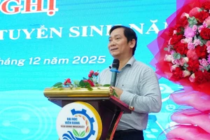 TS Nguyễn Văn Thành, Hiệu trưởng Trường Đại học Kiên Giang phát biểu tại hội nghị.