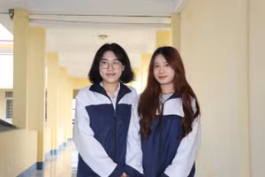 Đôi bạn cùng lớp đạt giải Nhất kỳ thi Học sinh giỏi Quốc gia môn Địa lý năm 2026.