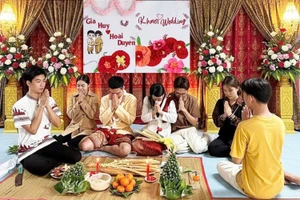 Các nhóm sinh viên sáng tạo sân khấu hóa, tái hiện sinh động không gian văn hoá.