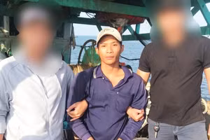 Đỗ Hoàng Tùng bị lực lượng trinh sát bắt giữ.