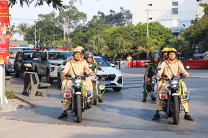 Lực lượng Cảnh sát giao thông Phú Quốc tổ chức diễu hành, tuần tra trên một số tuyến đường trọng điểm.