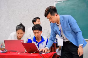 Ths Huỳnh Ngọc Thái Anh tại buổi tập huấn "Nâng cao năng lực số cho sinh viên". 