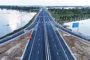 Dự án thành phần đoạn Cần Thơ - Hậu Giang nhìn từ trên cao.