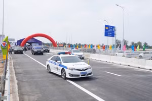 Sự kiện đánh dấu việc chính thức nối thông toàn tuyến đường bộ cao tốc Bắc - Nam phía Đông.