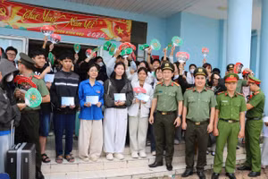 Học sinh đặc khu Kiên Hải (tỉnh An Giang) được tiếp sức trước kỳ thi quan trọng.