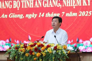 Bí thư Tỉnh ủy An Giang Nguyễn Tiến Hải phát biểu tại Hội thảo.