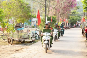 Thời tiết ngày bầu cử nắng nhẹ, thuận lợi cho người dân ở đảo đi bầu cử.