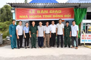 Lễ bàn giao Nhà nghĩa tình đồng đội cho ông Huỳnh Văn Diệp tại An Giang.