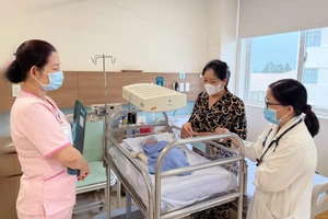 Nhờ phác đồ điều trị phù hợp và theo dõi sát, tình trạng hô hấp của trẻ sơ sinh dần ổn định. Ảnh: BVCC.