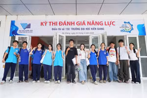 Thí sinh tham gia Kỳ thi Đánh giá năng lực đợt 2 tại Điểm thi số 150 (Trường Đại học Kiên Giang).