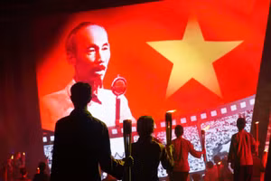 Chương trình nghệ thuật "Lời người vang mãi núi sông" tại Cần Thơ.