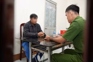 Đối tượng N.H.Q tại cơ quan Công an. Ảnh: Công an Cần Thơ.