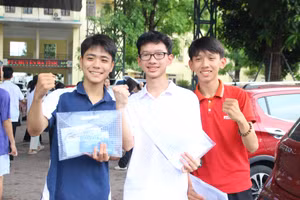 Thí sinh Hà Tĩnh phấn khởi hoàn thành các bài thi Tuyển sinh vào lớp 10 THPT năm học 2025-2026 (ảnh tư liệu).