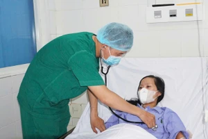 Sau ca phẫu thuật ghép thận thành công, cô giáo quê Cà Mau mong sớm được trở về với bục giảng.