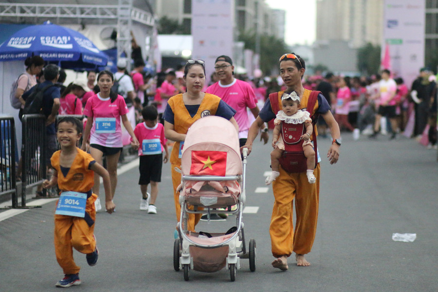 2025 là năm đầu tiên Giải chạy Hồng mở đường chạy 2km. Ảnh: BCNV.