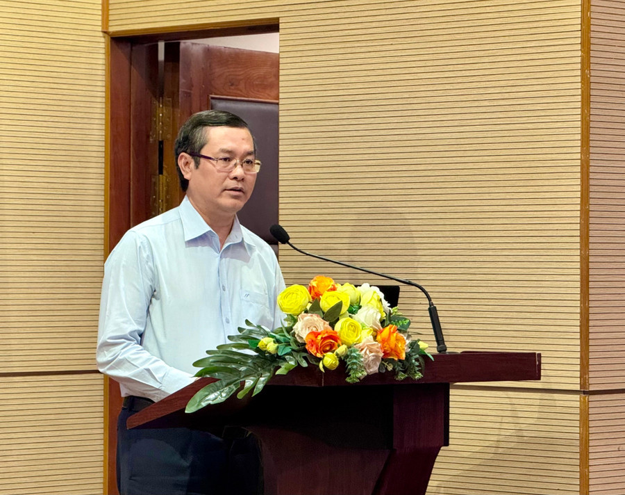 Thứ trưởng Bộ GD&ĐT Nguyễn Văn Phúc phát biểu tại hội thảo. Ảnh: Thùy Linh.