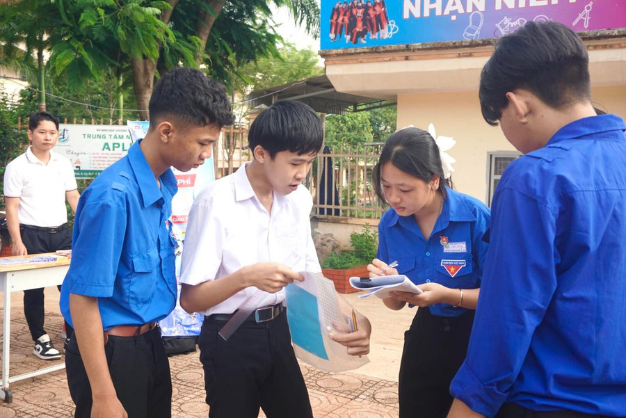 Kỳ thi tuyển sinh lớp 10 tại Trường THPT Lộc Ninh (tỉnh Bình Phước). Ảnh: NTCC. 
