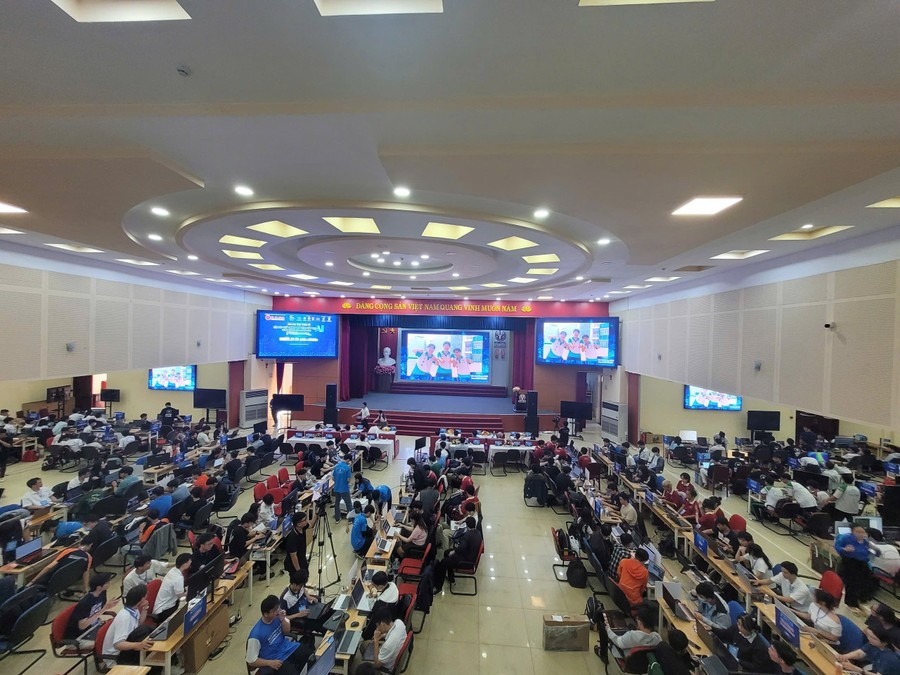 Vòng chung kết được diễn ra tại Trường Đại học Sư phạm Kỹ thuật TPHCM. img-9961-1039-7930.jpg
