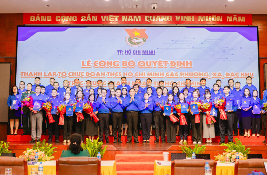 Ra mắt lãnh đạo Thành Đoàn TPHCM mới. Ảnh: Anh Thư. 