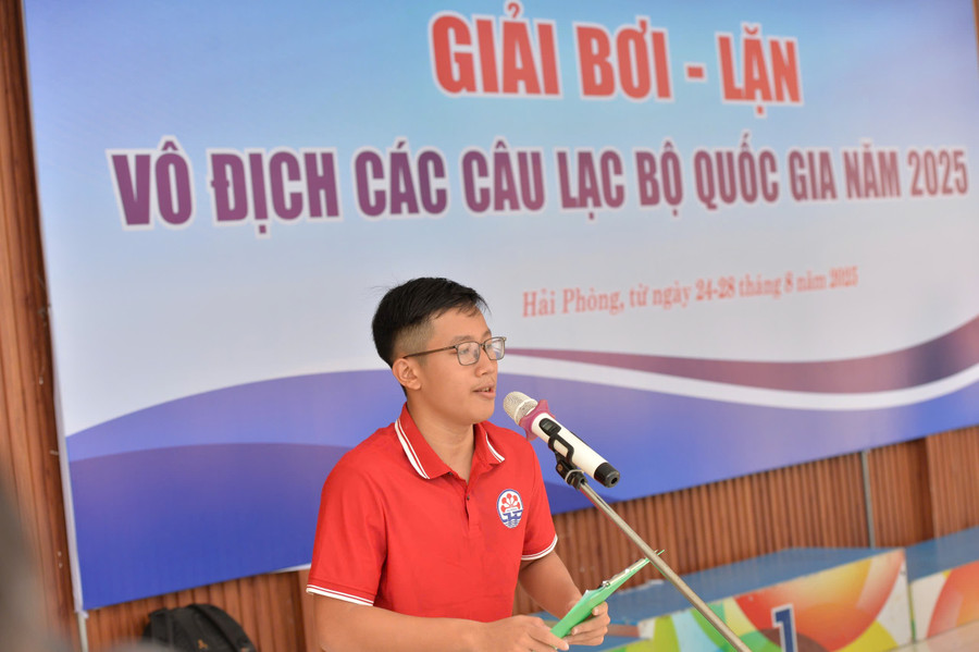 Nguyên Chương đại diện cho toàn thể VĐV tham gia giải đấu đọc tuyên thệ. Ảnh: NVCC. 03-dai-dien-cho-toan-the-vdv-tham-gia-giai-dau-doc-tuyen-the.jpg