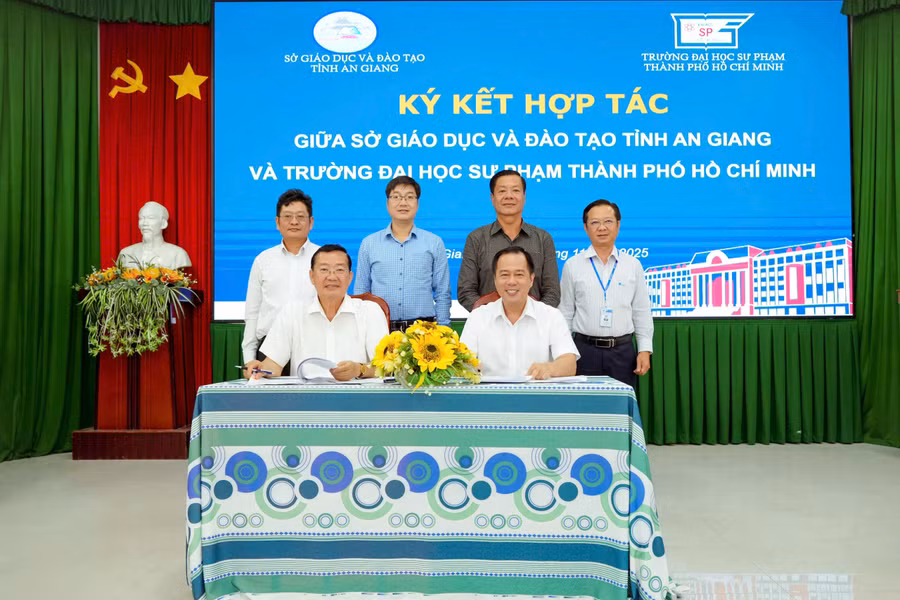 Lễ ký kết hợp tác giữa Trường Đại học Sư phạm TPHCM và Sở GD&ĐT An Giang. Ảnh: HCMUE. 