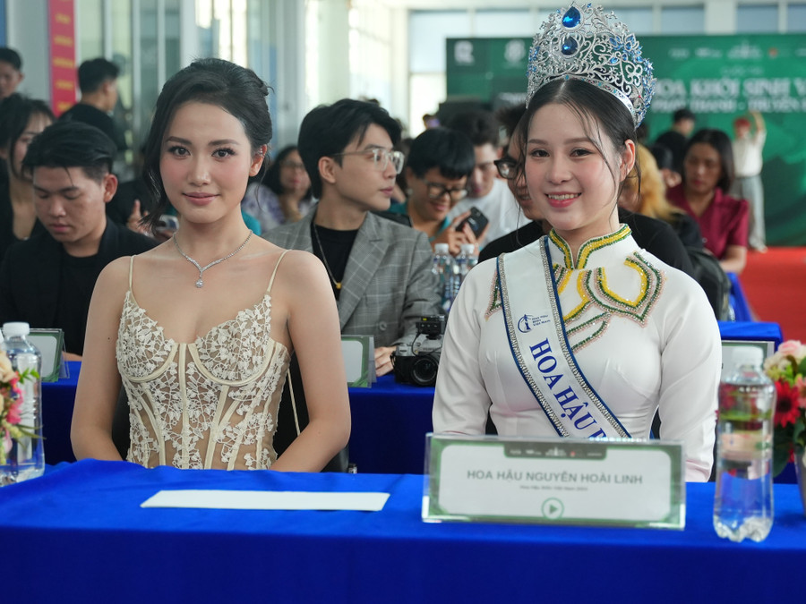 Hoa hậu biển Việt Nam 2024 Nguyễn Hoài Linh dự lễ khởi động cuộc thi Hoa khôi Sinh viên Phát thanh - Truyền hình. Ảnh: BTC. 