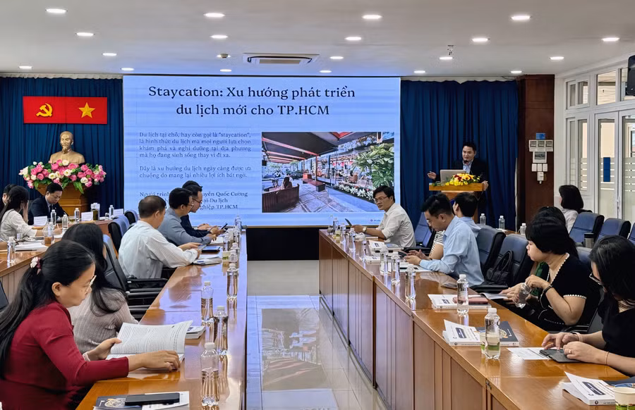 Diễn giả trình bày tham luận tại hội thảo. Ảnh: Thùy Linh. 