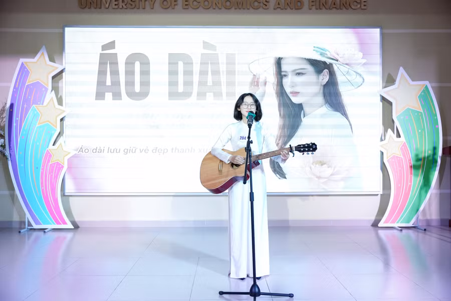 Thí sinh tự tin thể hiện bản thân tại vòng thi chung kết. Ảnh: UEF. 