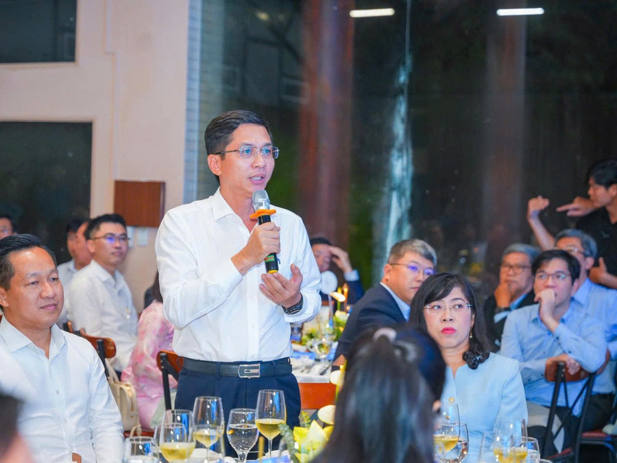 Đại diện các trường đại học trên địa bàn TPHCM góp ý xây dựng TPHCM tới lãnh đạo TPHCM. Ảnh: BTC. 