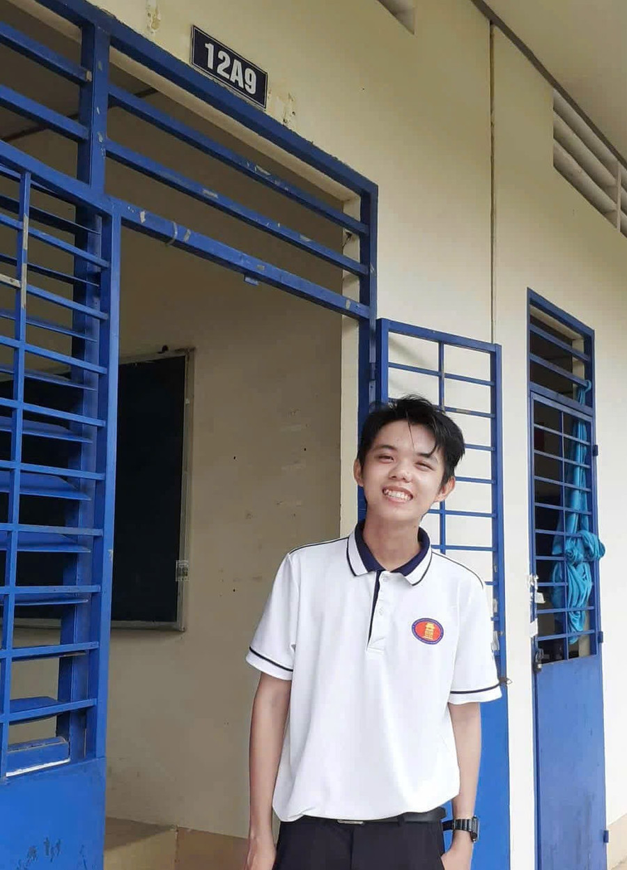Nam thủ khoa khối D00, Trường Đại học Khoa học Xã hội và Nhân văn (Đại học Quốc gia TPHCM). Ảnh: NVCC. ho-vi-quoc.jpg
