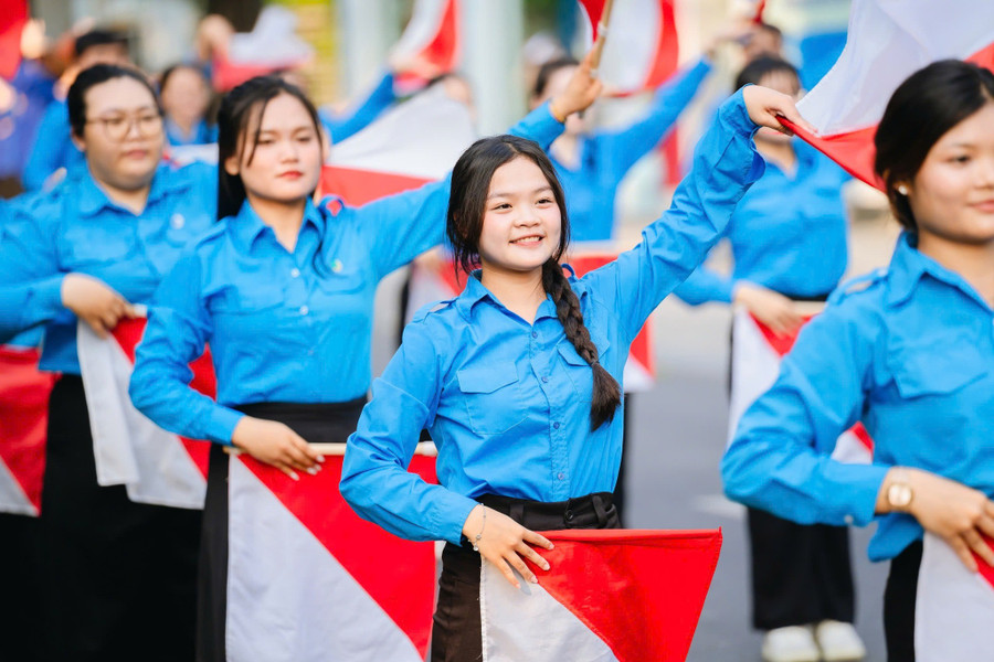 Chương trình đồng diễn chào mừng Kỷ niệm 95 năm Ngày Thành lập Đoàn TNCS Hồ Chí Minh. Ảnh: Thành đoàn TPHCM. 