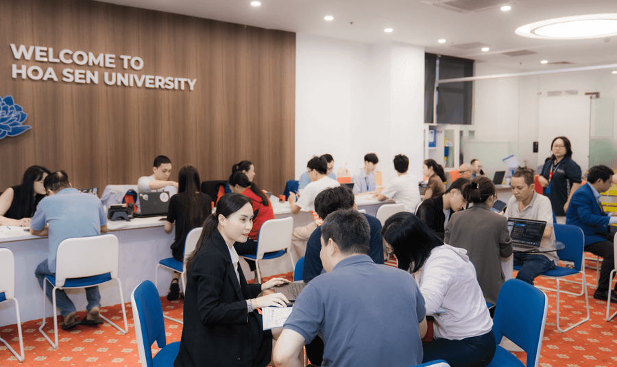 Thí sinh nhập học tại Trường Đại học Hoa Sen. Ảnh: HSU. 