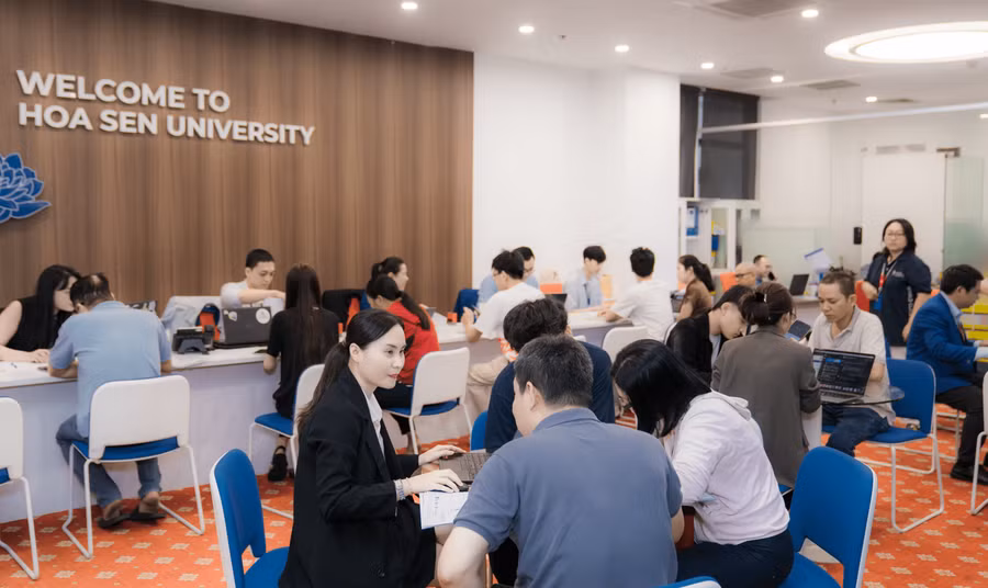 Thí sinh nhập học tại Trường Đại học Hoa Sen. Ảnh: HSU. 