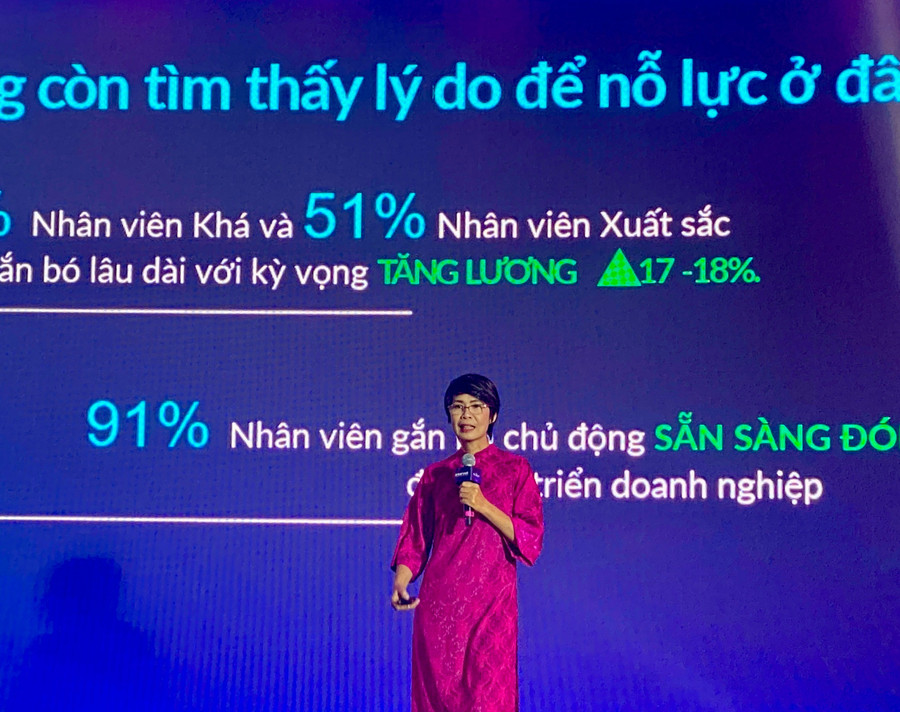 Bà Trần Liên Phương, Giám đốc nghiên cứu Amco Việt Nam chia sẻ bài luận với chủ đề Bền vững trong biến chuyển. Ảnh: Nga Võ.