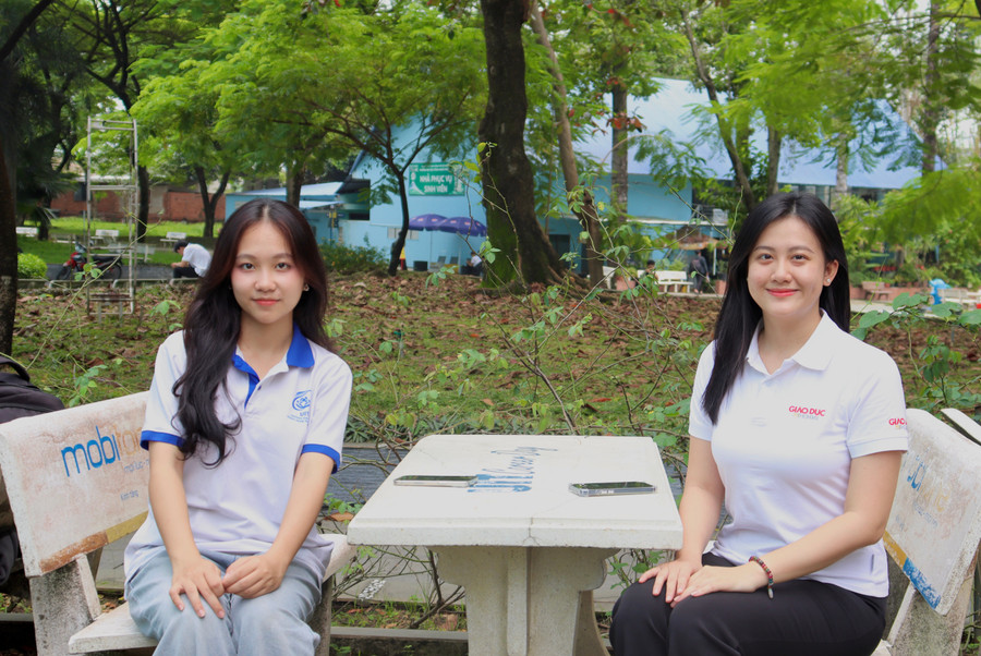 Lê Diễm Quỳnh Như (trái) chia sẻ cùng Báo Giáo dục và Thời đại. Ảnh: Cát Vy.