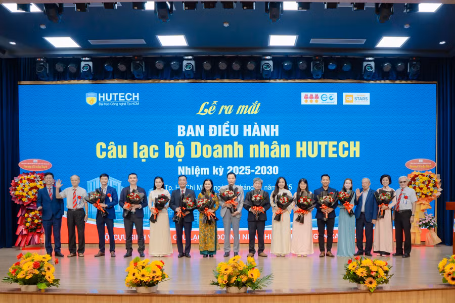 Ban Điều hành CLB Doanh nhân HUTECH nhiệm kỳ 2025 - 2030. Ảnh: HUTECH. 